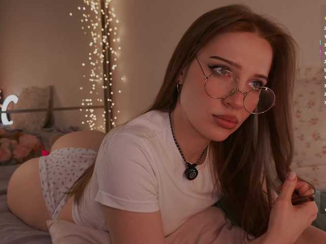 evie-sapphire's BongaCams show and profile