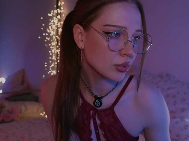 evie-sapphire's BongaCams show and profile