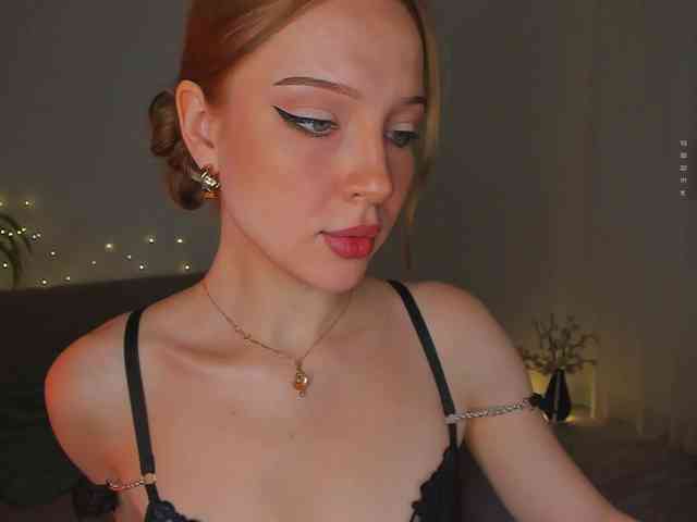 evie-sapphire Live Webcam on BongaCams