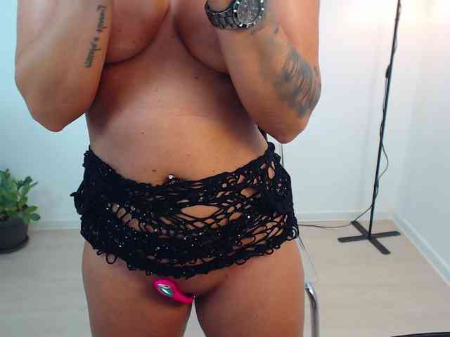 LovelyBrownie webcam