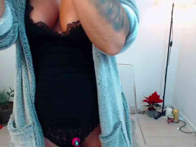 LovelyBrownie webcam