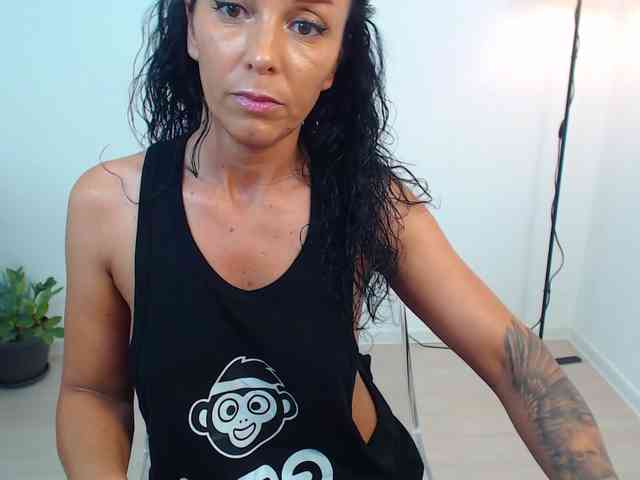LovelyBrownie webcam