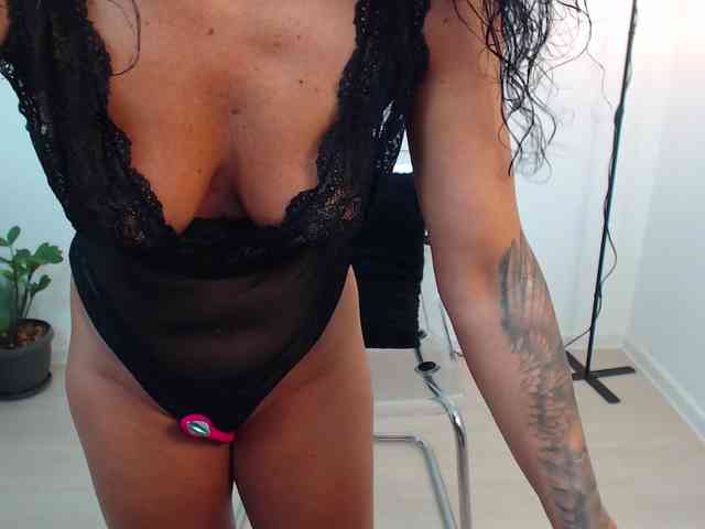 LovelyBrownie webcam
