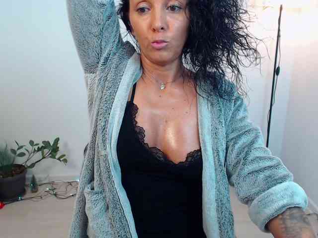 LovelyBrownie webcam