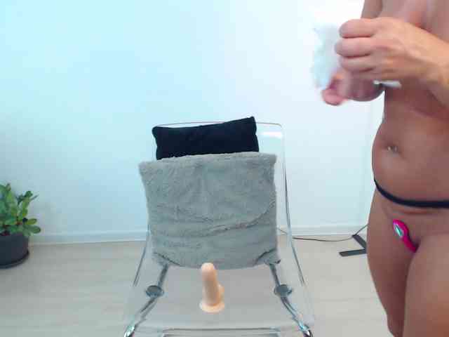 LovelyBrownie webcam