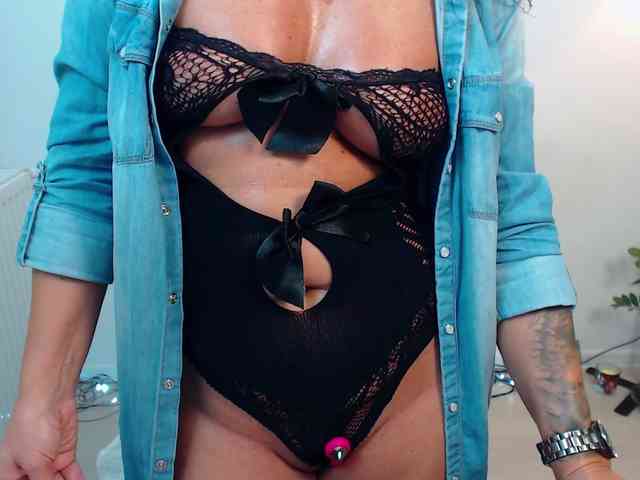 LovelyBrownie webcam