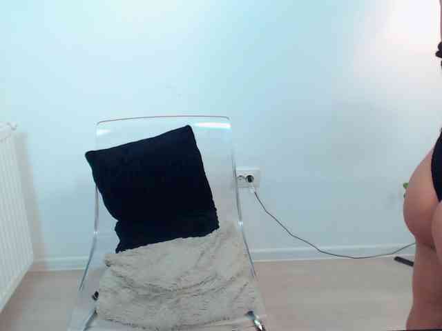 LovelyBrownie webcam