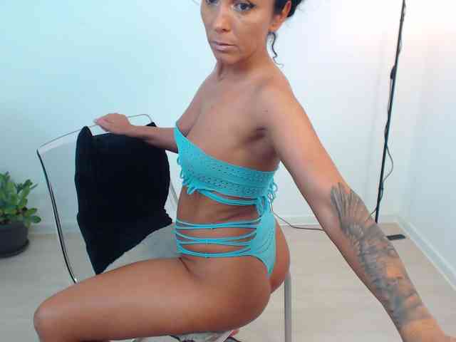 LovelyBrownie webcam