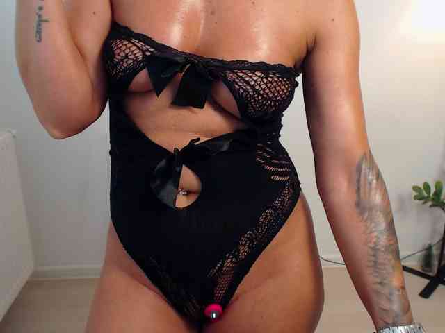 LovelyBrownie webcam