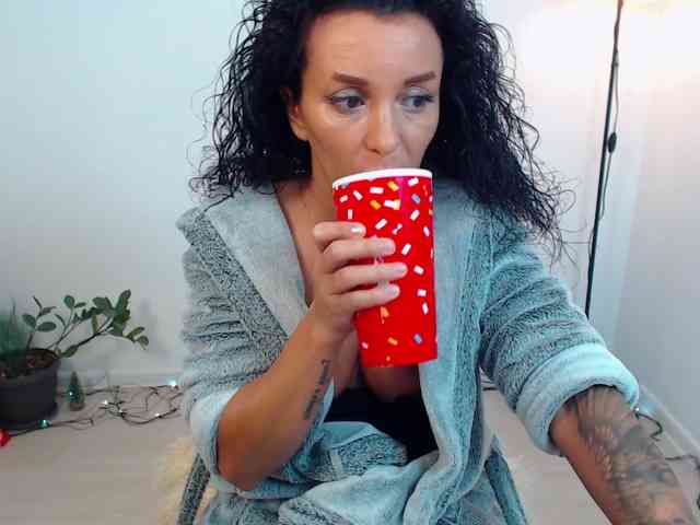 LovelyBrownie webcam