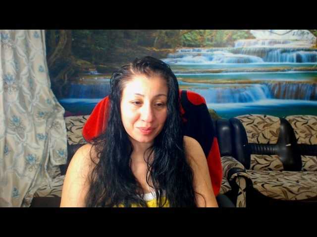 MoistMady webcam bongacams model stream image