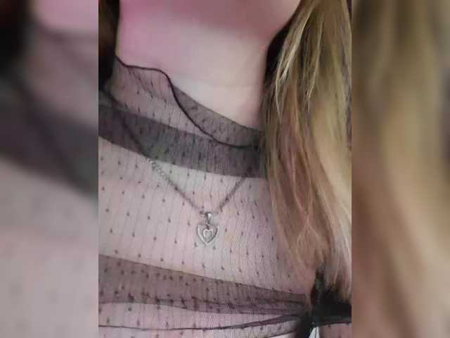 elaizza's BongaCams show and profile