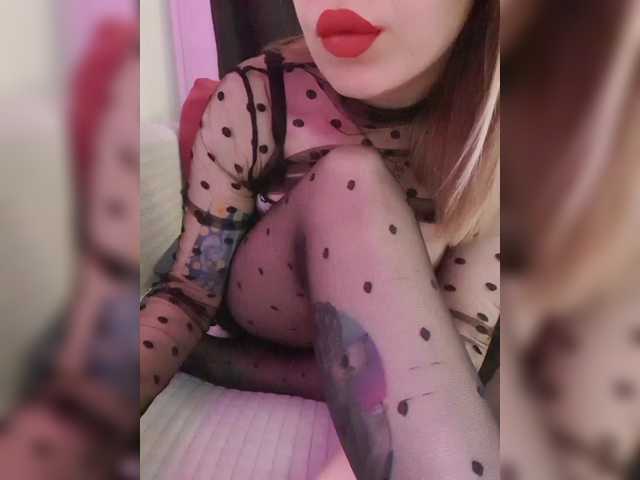 elaizza's BongaCams show and profile