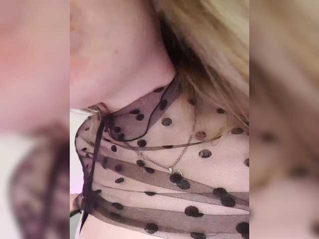 elaizza's BongaCams show and profile