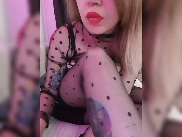 elaizza's BongaCams show and profile