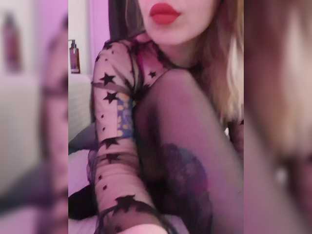 elaizza's BongaCams show and profile