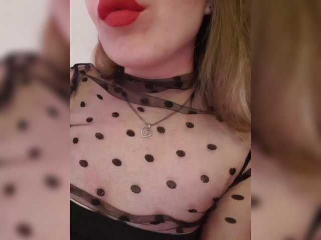 elaizza's BongaCams show and profile