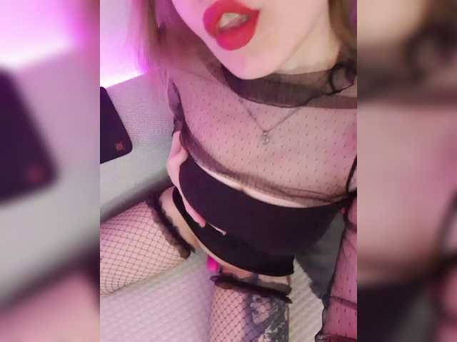 elaizza's BongaCams show and profile