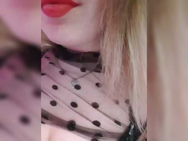 elaizza's BongaCams show and profile