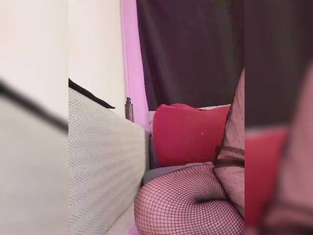 elaizza's BongaCams show and profile