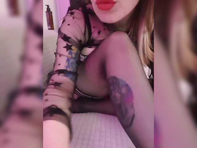 elaizza's BongaCams show and profile