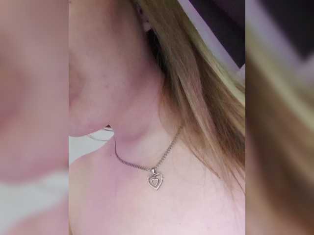 elaizza's BongaCams show and profile