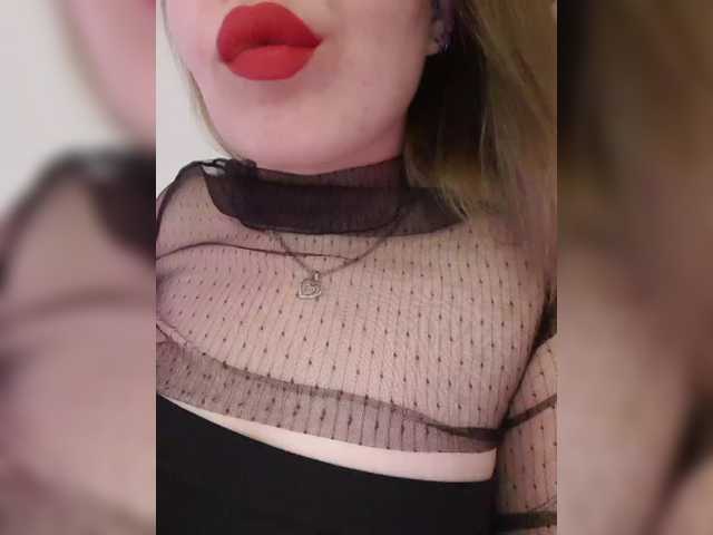 elaizza's BongaCams show and profile