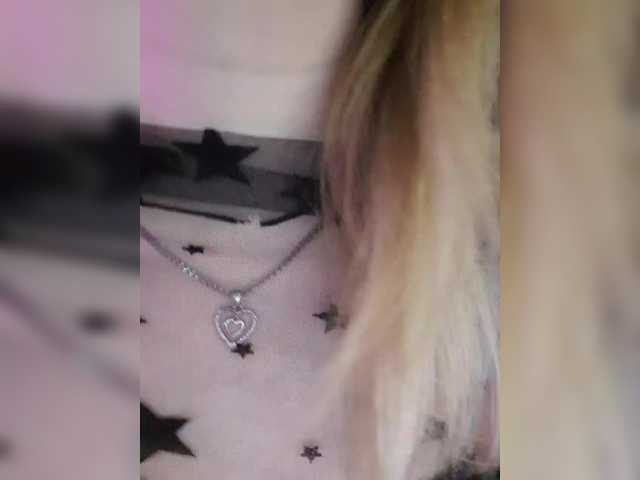 __EElaIzzza__ webcam