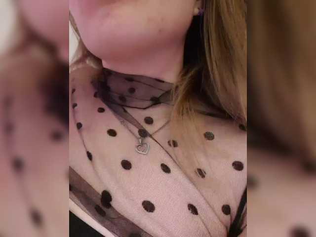 elaizza's BongaCams show and profile