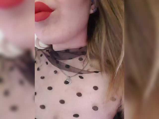 elaizza's BongaCams show and profile