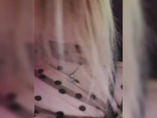 __EElaIzzza__ webcam