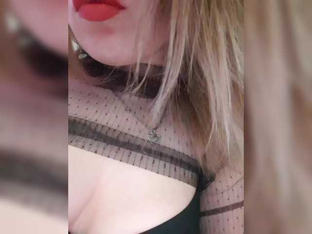 __EElaIzzza__ webcam