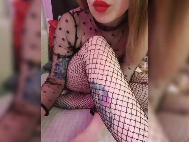 __EElaIzzza__ webcam