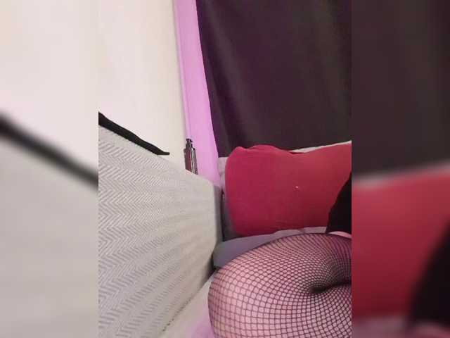 elaizza's BongaCams show and profile