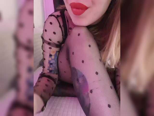 elaizza's BongaCams show and profile