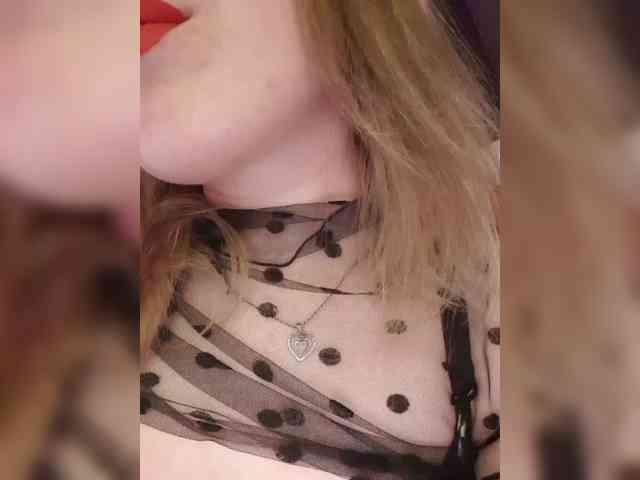 __EElaIzzza__ webcam