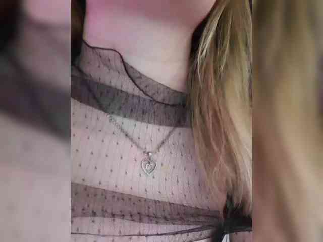 __EElaIzzza__ webcam