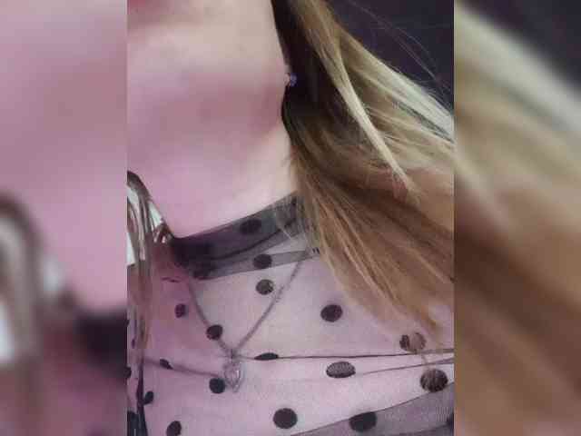 __EElaIzzza__ webcam