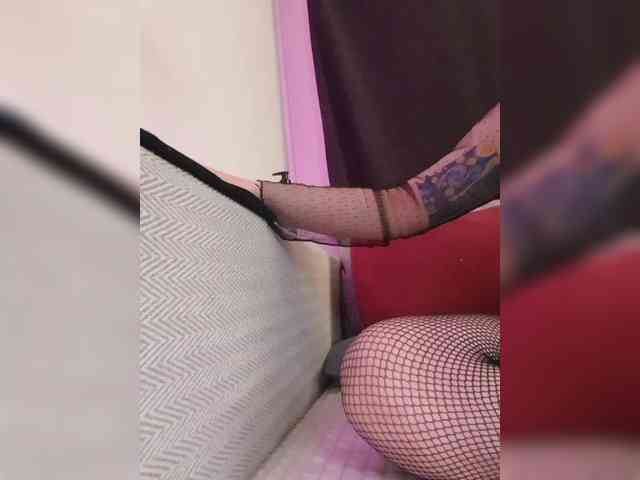 __EElaIzzza__ webcam