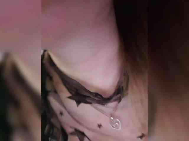 __EElaIzzza__ webcam