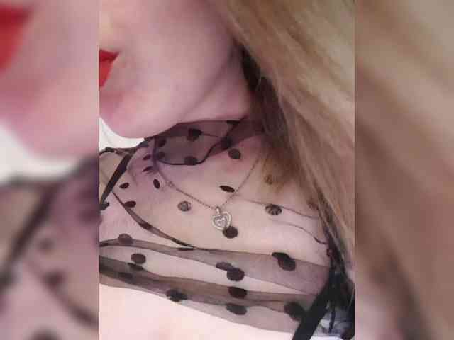 __EElaIzzza__ webcam