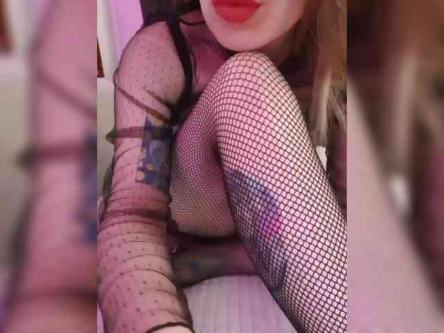 __EElaIzzza__ webcam