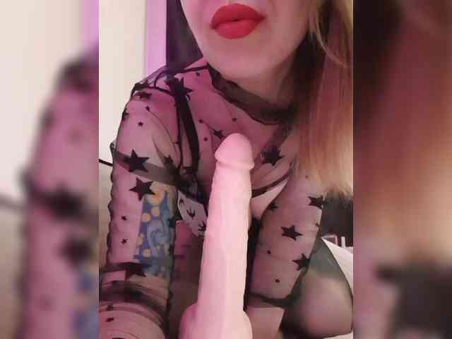 __EElaIzzza__ webcam