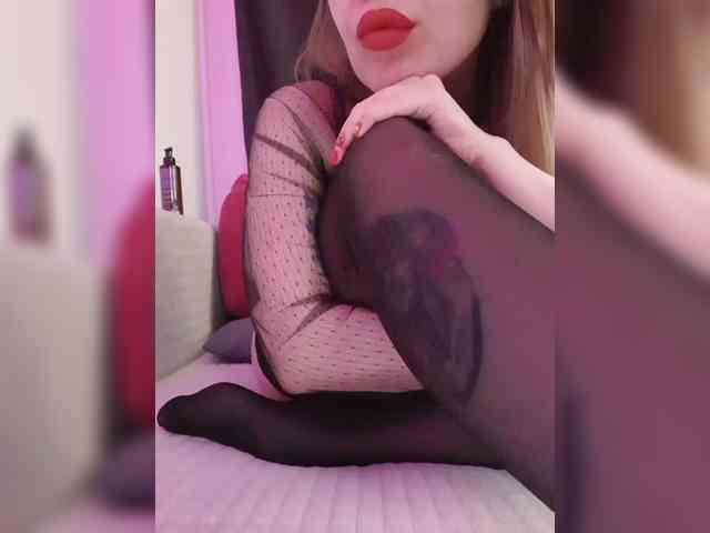 __EElaIzzza__ webcam