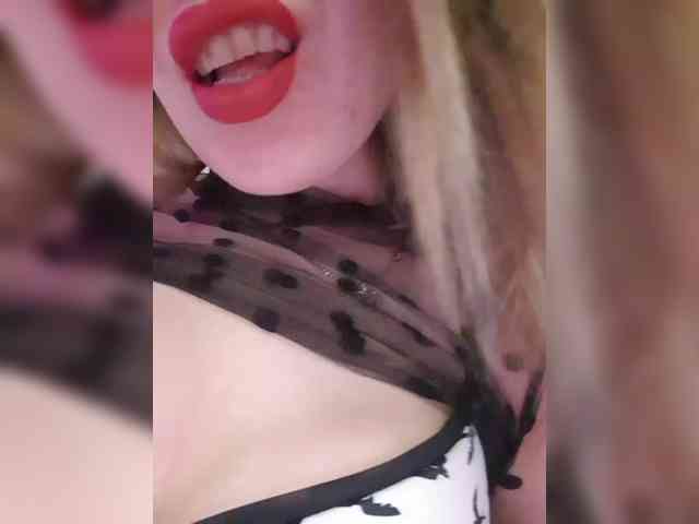 __EElaIzzza__ webcam