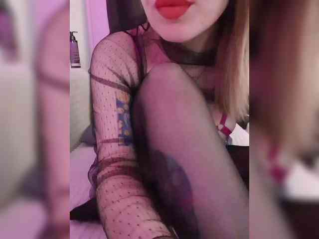 __EElaIzzza__ webcam