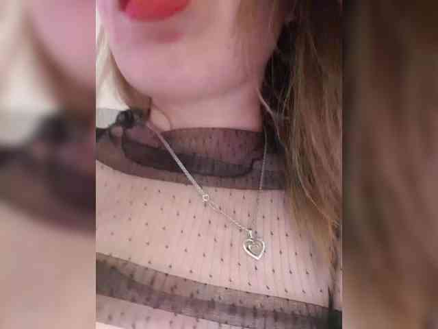 __EElaIzzza__ webcam