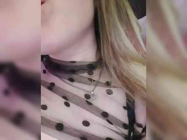 __EElaIzzza__ webcam