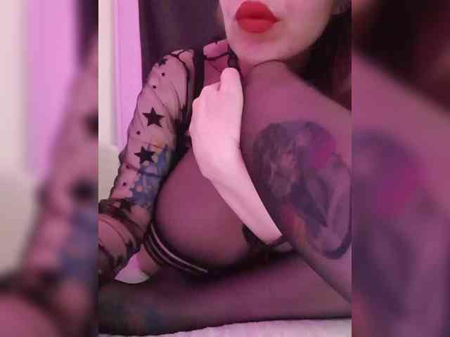 __EElaIzzza__ webcam