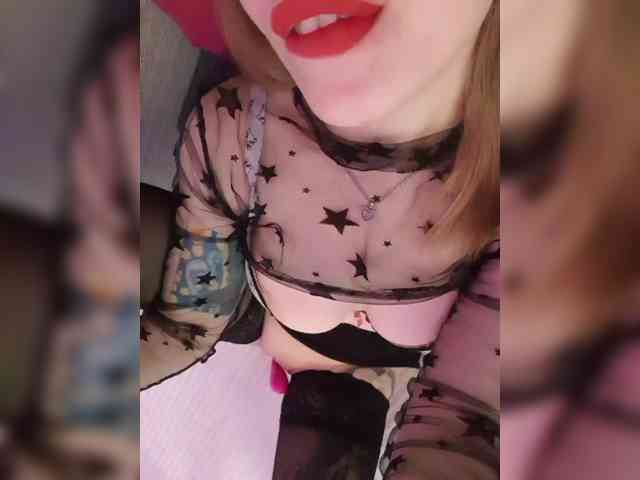 __EElaIzzza__ webcam